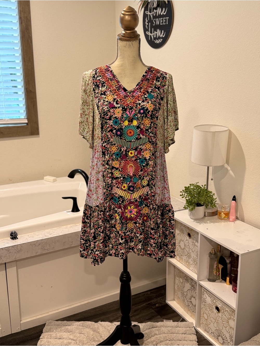 See And Be Seen Embroidered Boho Floral Dress Medium